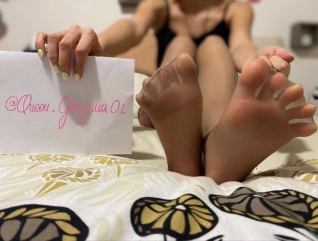 Queen Georgina01 model nice pics