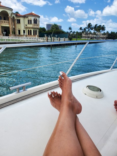 BeautyBelow art pornstar photo