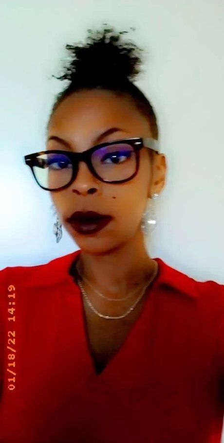 GoldHoney exclusive actress pics