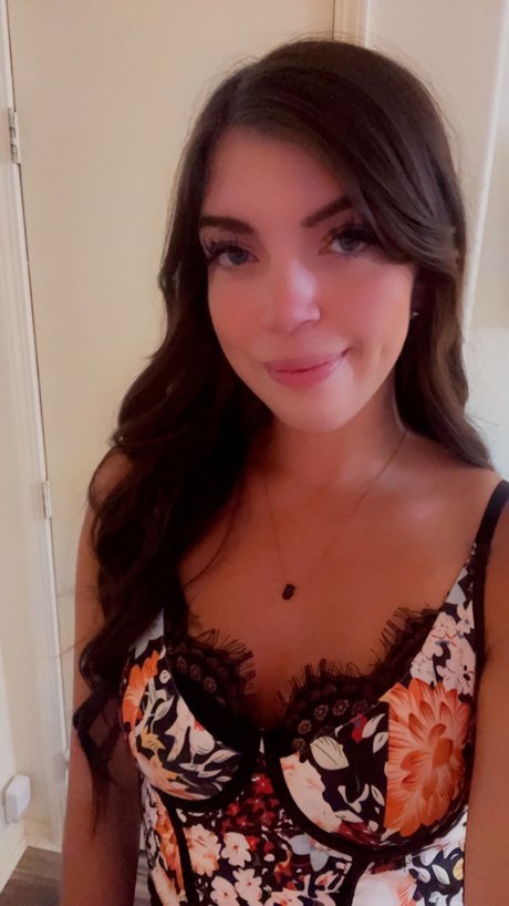 Riley Ryder star pretty photo