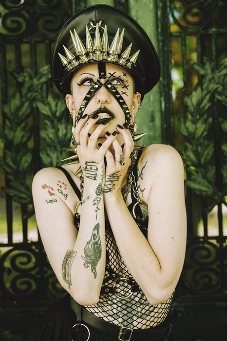 TayderToxic exclusive model pictures