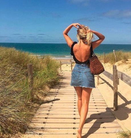 Sandra Sofia model top pic