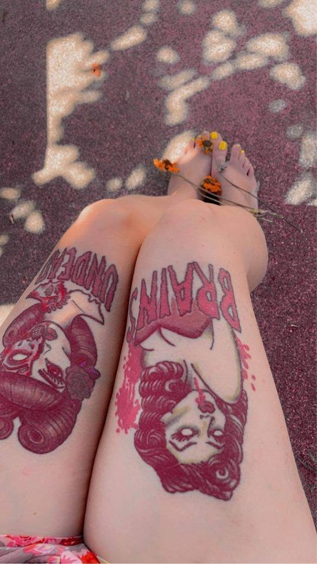 Ophelia with the cute feet_ sex actress pic