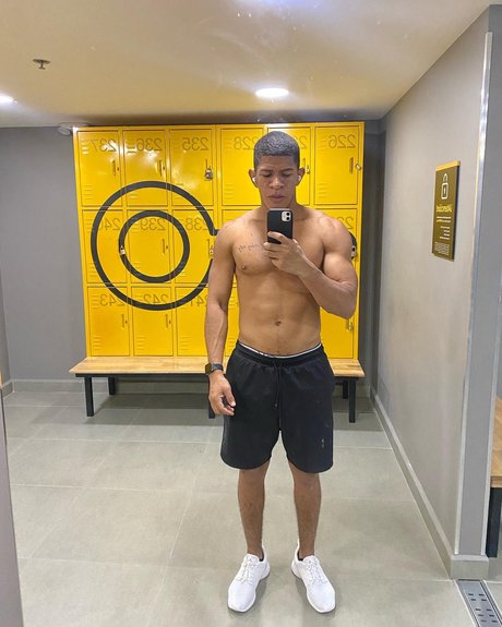 Antony Uncut 0 10_ pretty model gallery