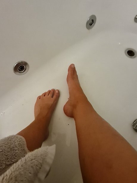 10 toes and me_ model adult pics