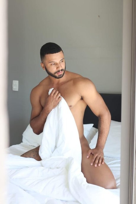 Guilherme Paix o nude star pic