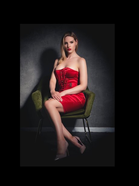 Bonni Gee star top pic