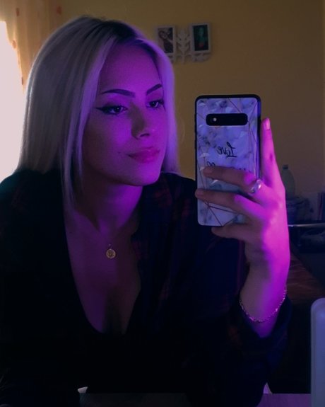 Grumi exclusive actress archive