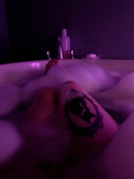 Daphn e star nude pics