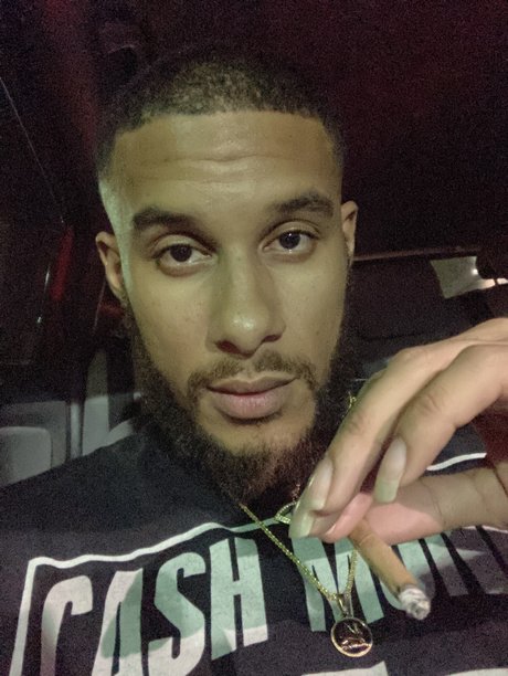 Dickari X naked model photo