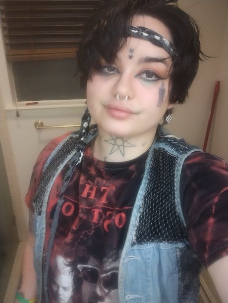 Mi Key pornographic actress photo