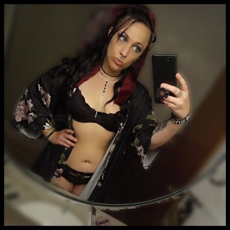 Sahara Love pornstar sexy galleries