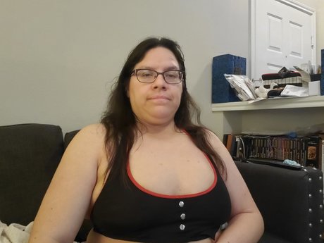 Whitewolflady model naked picture