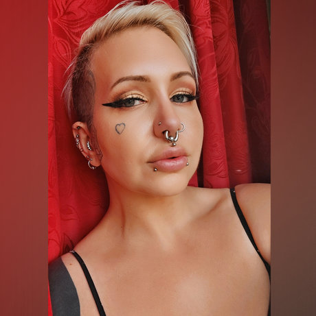 Devil s Savage model nudes pic