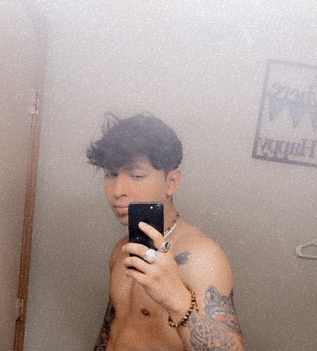 Featurzz nudes model image