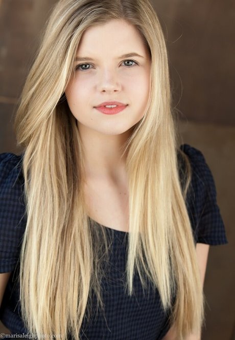 Ana Mulvoy Ten perfect model photos