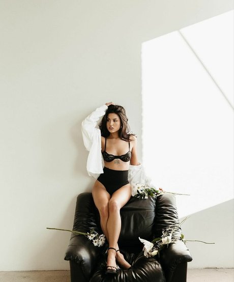 Bianca Kukobako erotic actress image