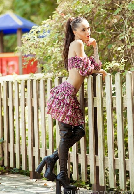 giulieeet model perfect pictures