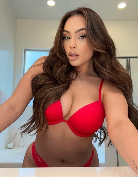 Rayleen Vega star porn pictures