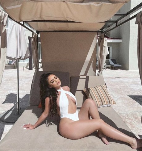 Rayleen Vega model nudes pictures