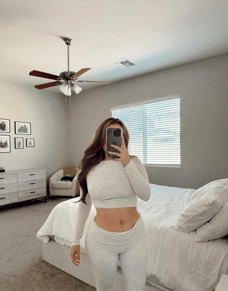 stepmom onlyfans perfect pic