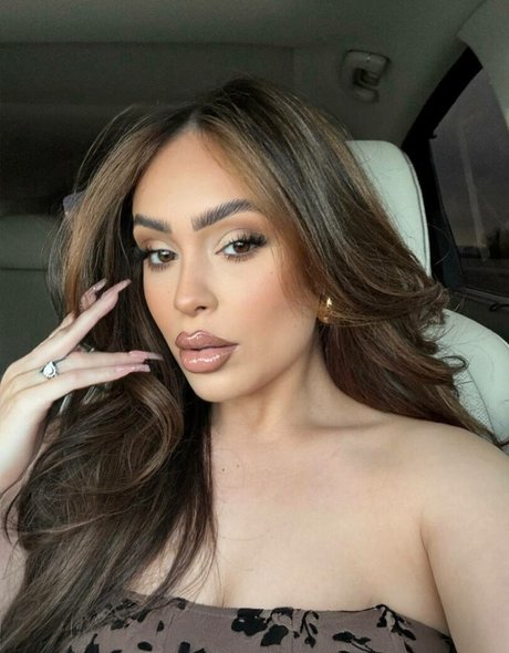 Rayleen Vega high quality star pictures