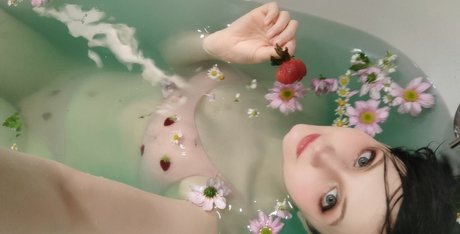 MaddyHaru actress pics