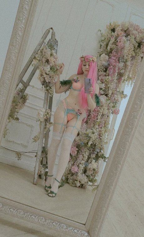 MaddyHaru nude model image