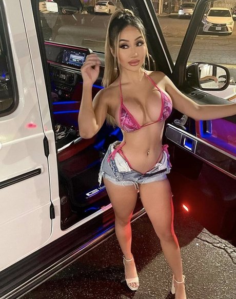 Sabrina Agarie model art gallery