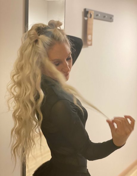 Bonniebi sexy pornstar photos