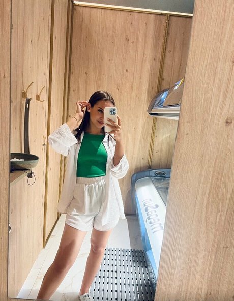 vikinni bikinni model hot pics