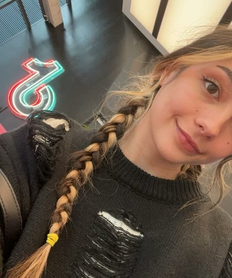 chelseayea naked model pics