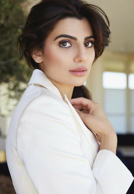 Claudia Doumit free star picture