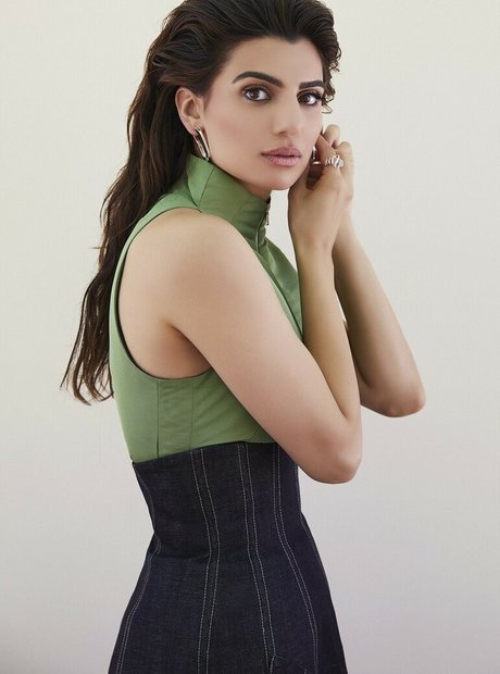 Claudia Doumit hot star pics