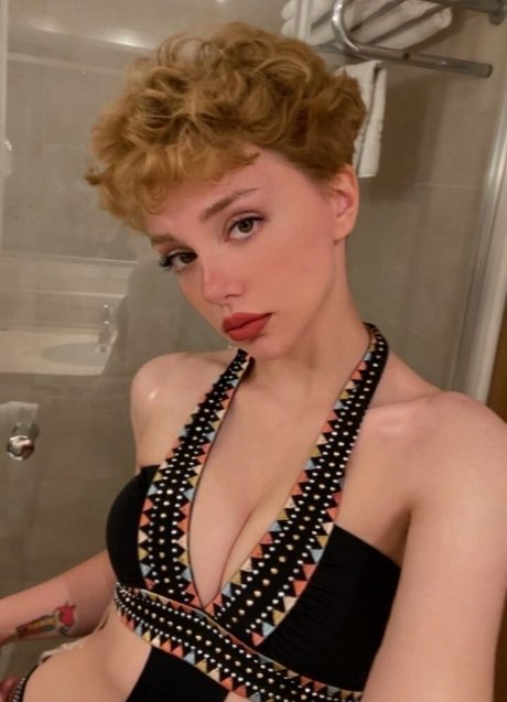 Mervepery pretty pornstar gallery