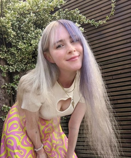 Sarahbridgewater model erotic pic