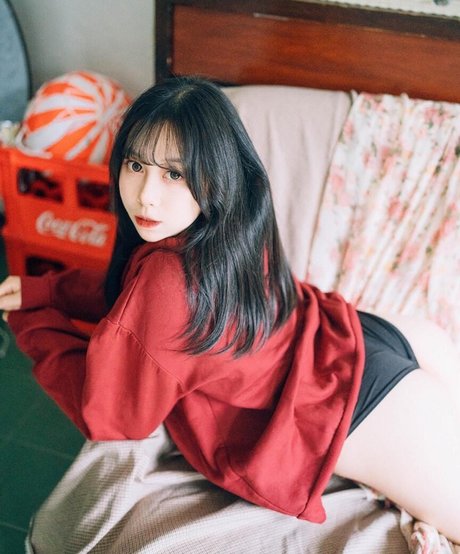 _jun 1020_ model exclusive pic