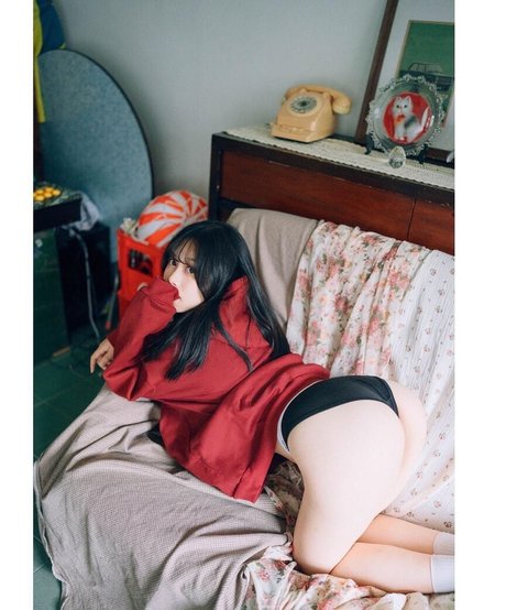 _jun 1020_ porn star photo