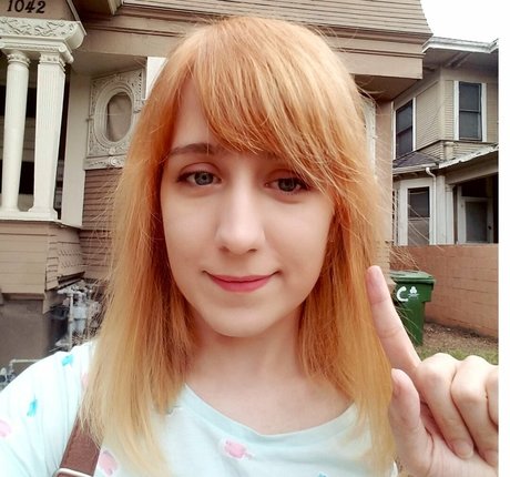 SquChan nice actress image