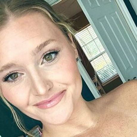 bigbtytxn model nude archive