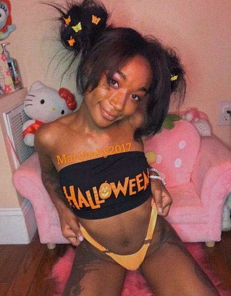 thickbaby2017 nude model photo