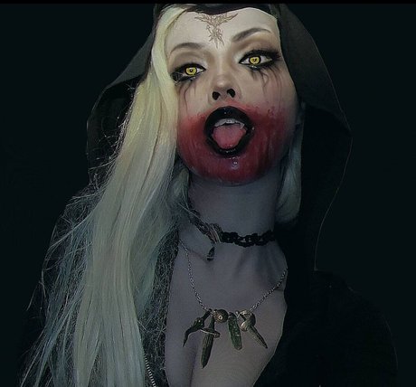 Livingdead kev beautiful model pic