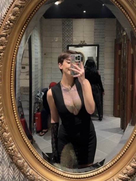 Roz Idrissi model nudes image