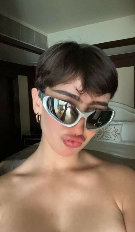 Roz Idrissi star nice photos