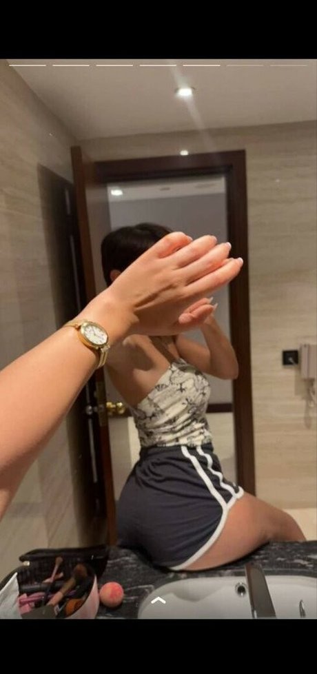 Roz Idrissi model sex pic