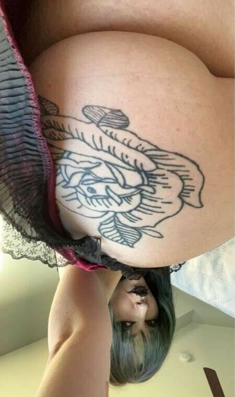 HotGothMlf sexy model pictures