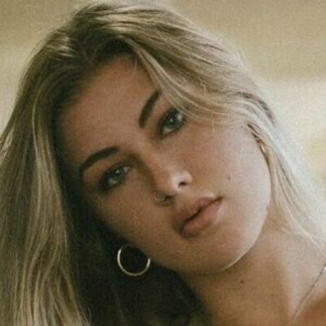 Meghan Walker hd model pic