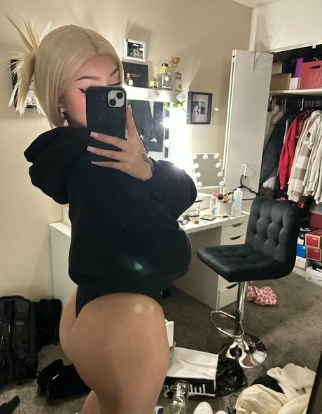 Leslie Emma star adult pic