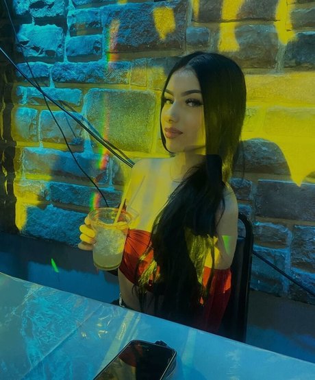 Leslie Emma hd actress image