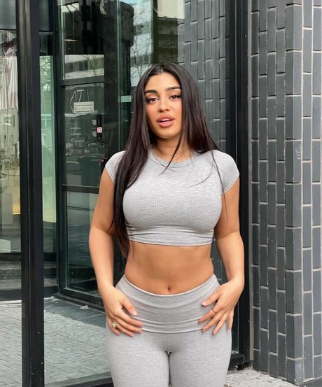 parmidashahh pornographic model images